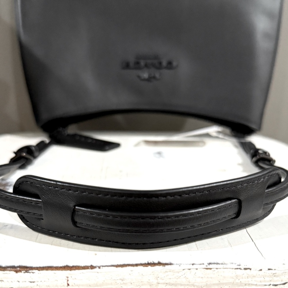 Authentic Coach Black Smooth Leather Penelope shoulder bag, purse, tote! New! - Picture 5 of 10